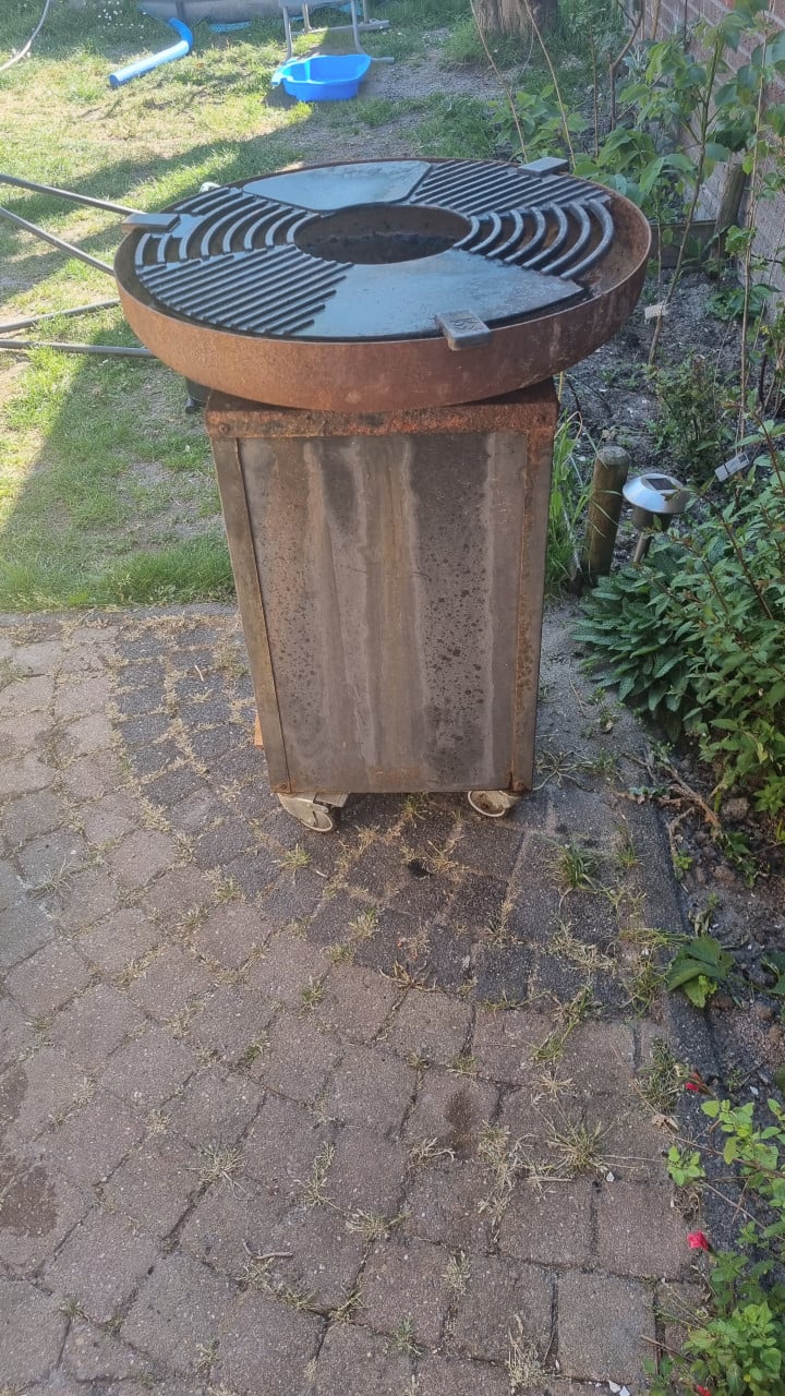Bbq en vuurschaal inéén
