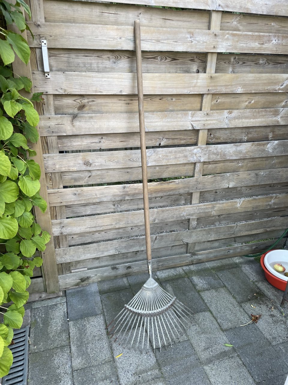Te koop  Bladhark met steel