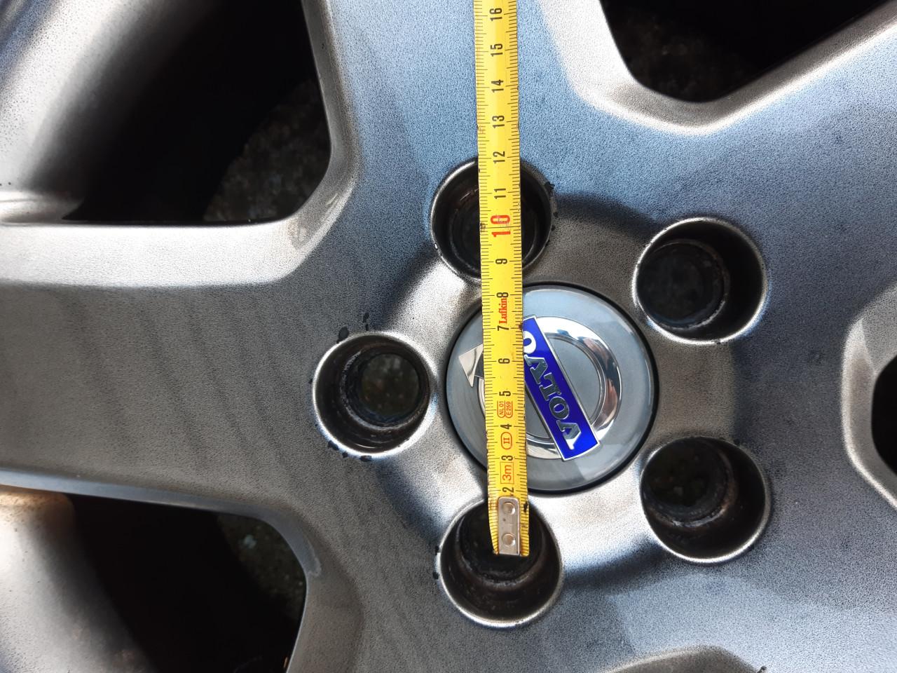 Originele Volvo lichtmetalen velgen 2 sets