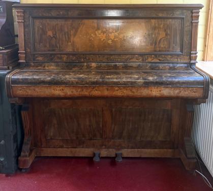 Oude piano (Glasgow)