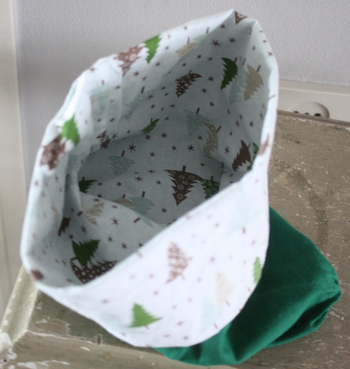 Stoffen broodmandje met kerstbomen print