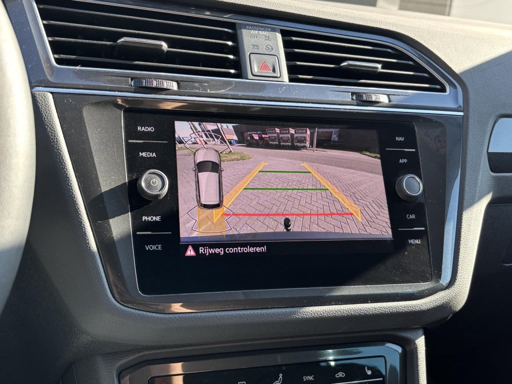 Volkswagen Tiguan 1.5 tsi elegance trekhaak |  camera | apple carplay/andro