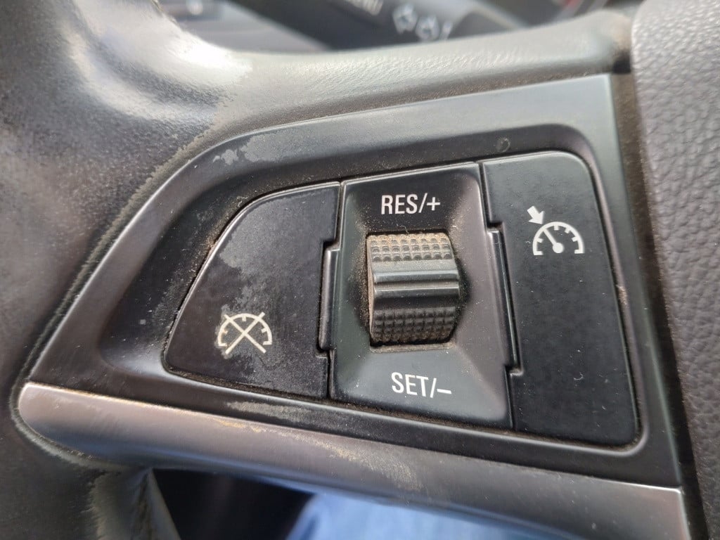 Opel Insignia 1.8 edition