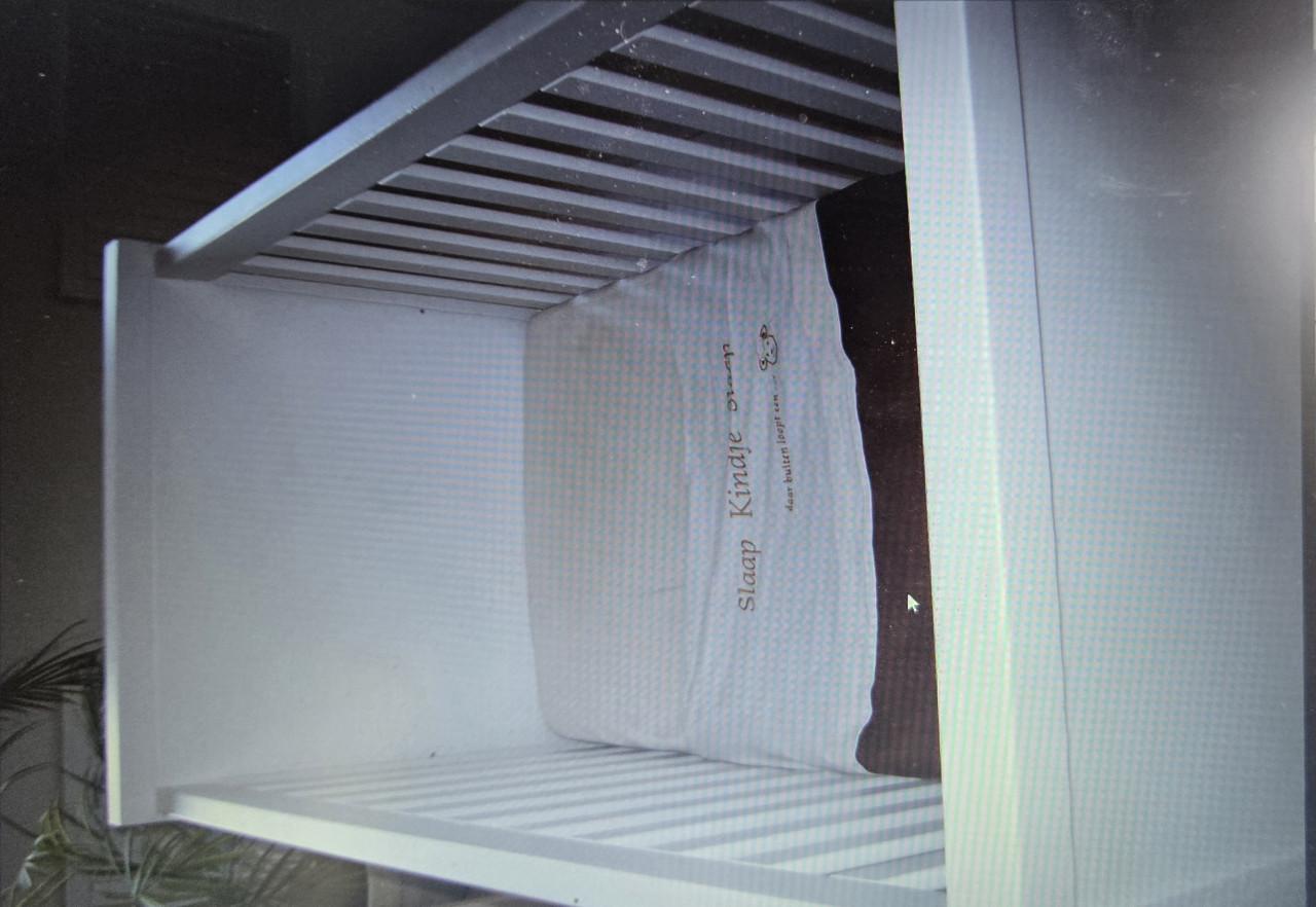 Complete babykamer: ledikant, commode en kast