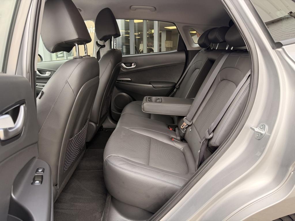 Hyundai Kona ev premium 64 kwh 3 fase | luxe uitvoering | navigatie | hud |