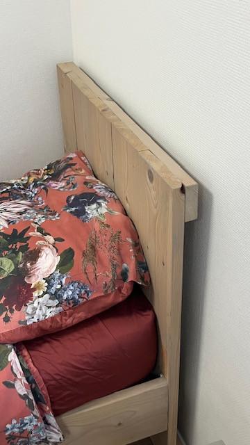 Bed eenpersoonsbed hout