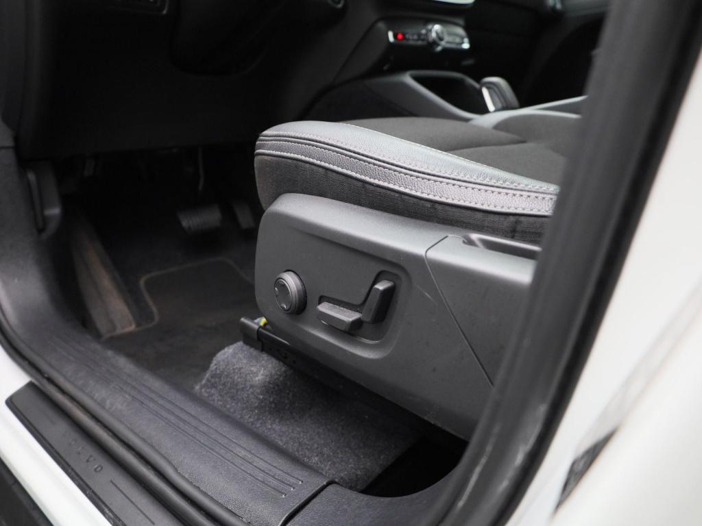 Volvo XC40 1.5 t5 recharge inscription expression | automaat | apple carpla