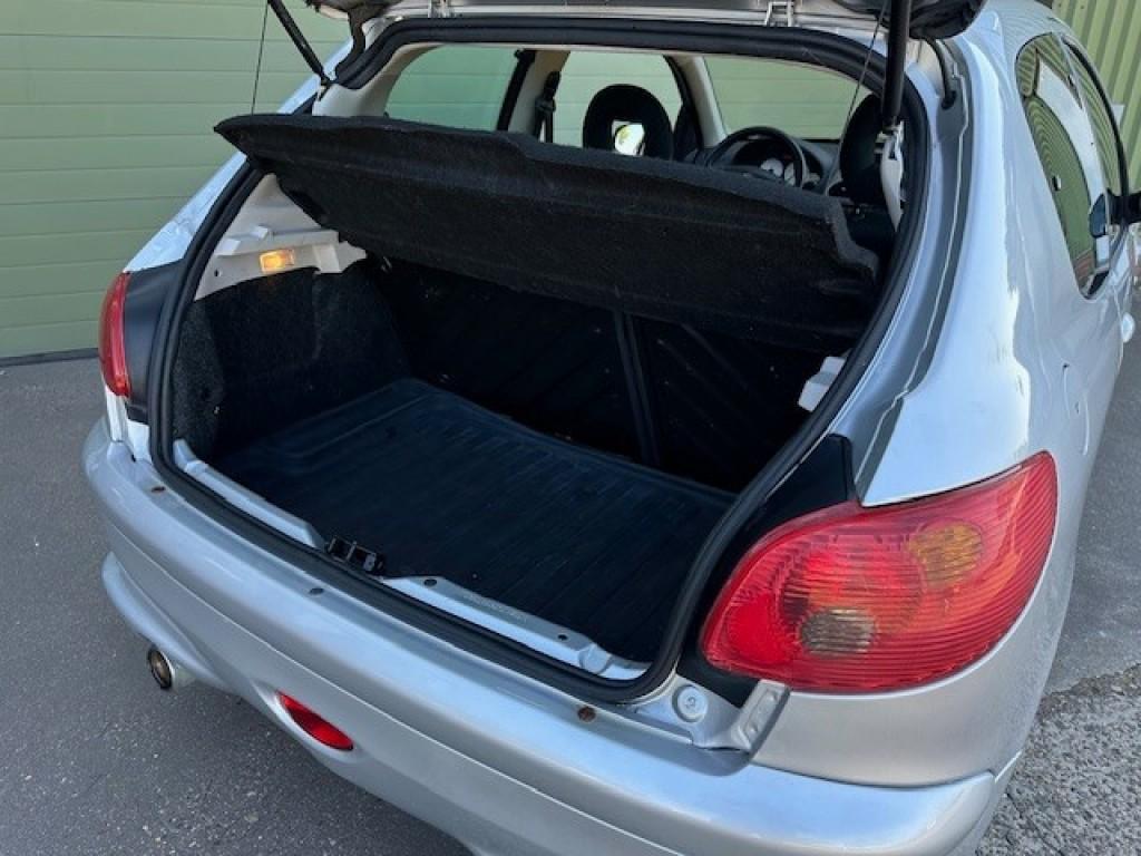 Peugeot 206 1.6-16v quiksilver lage km-stand