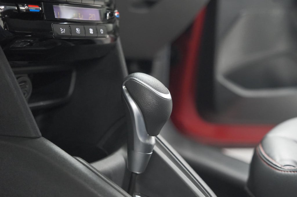 Peugeot 208 puretech 110 gt-line | apple carplay | parkeersensoren | climat