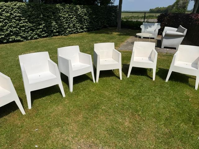 6 witte Toy Driade tuinstoelen