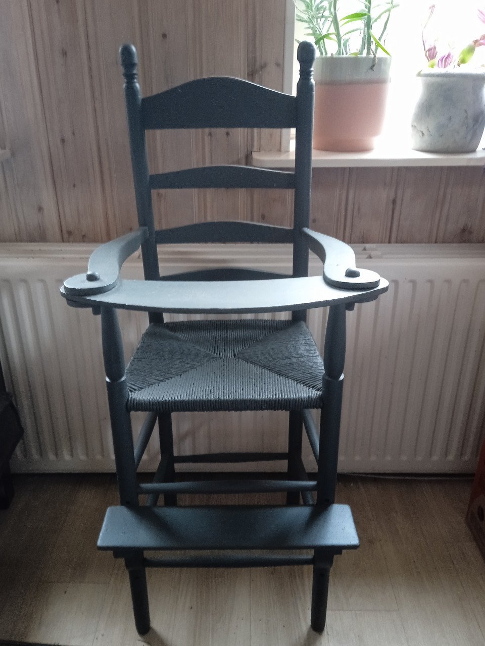 Antieke oude vintage kinderstoel