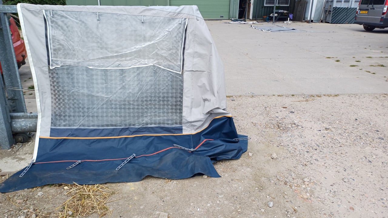 Voortent, luifel en aanbouw