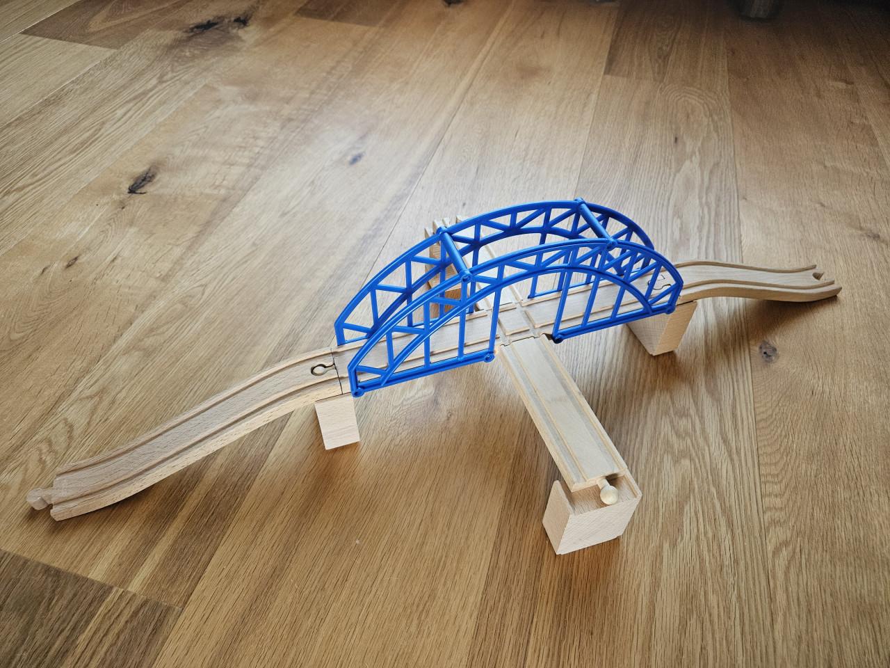 Houten treinbaan Brio en Eichhorn