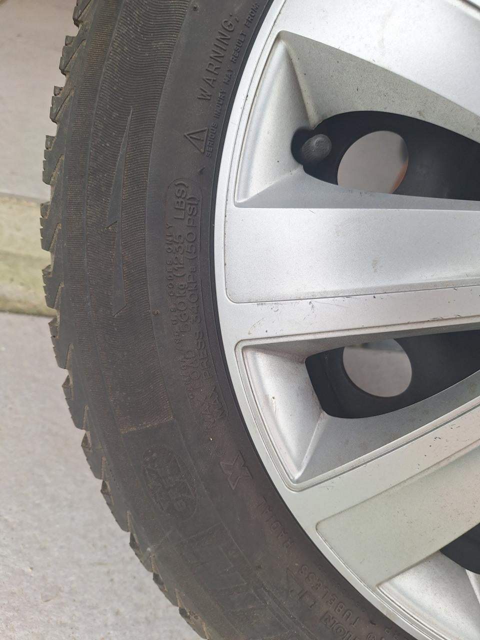Compleet set winterbanden- Michelin Alpin A4 185 60 R15