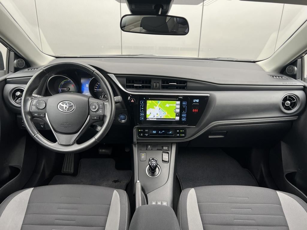 Toyota Auris 1.8 hybrid energy.