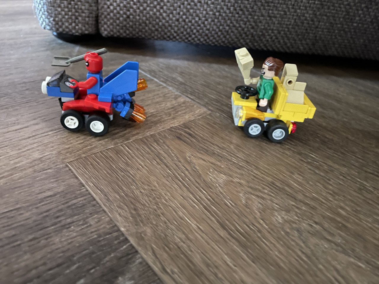 Lego Super herdes: Scarlet spider vs sandman 76089