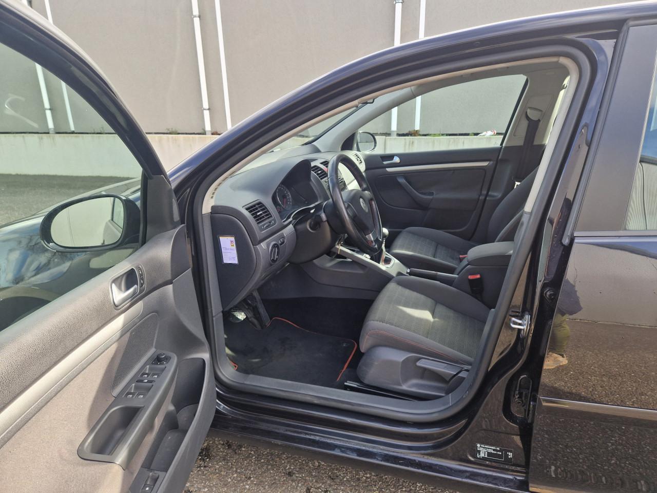 Volkswagen Golf 1.6 FSI Optive 2