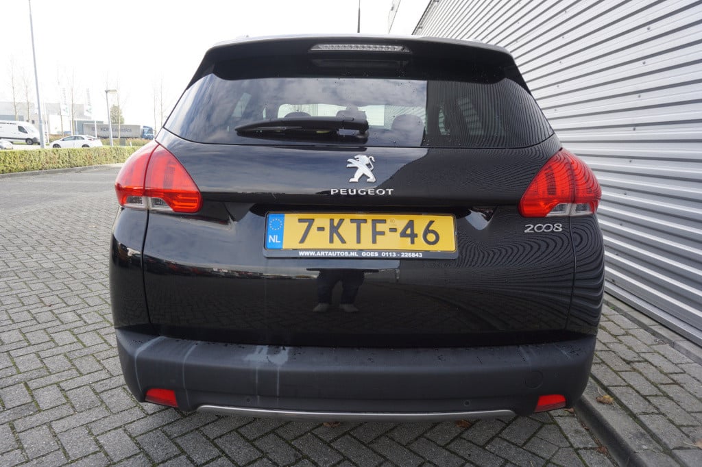 Peugeot 2008 1.6 vti féline airco / navi / cruise / pano / leder / parkeers