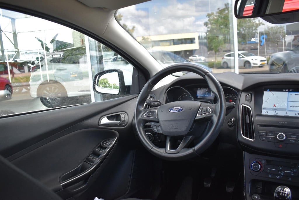 Ford Focus 1.0 titanium | cruise control | trekhaak | achteruitrijcamera | 