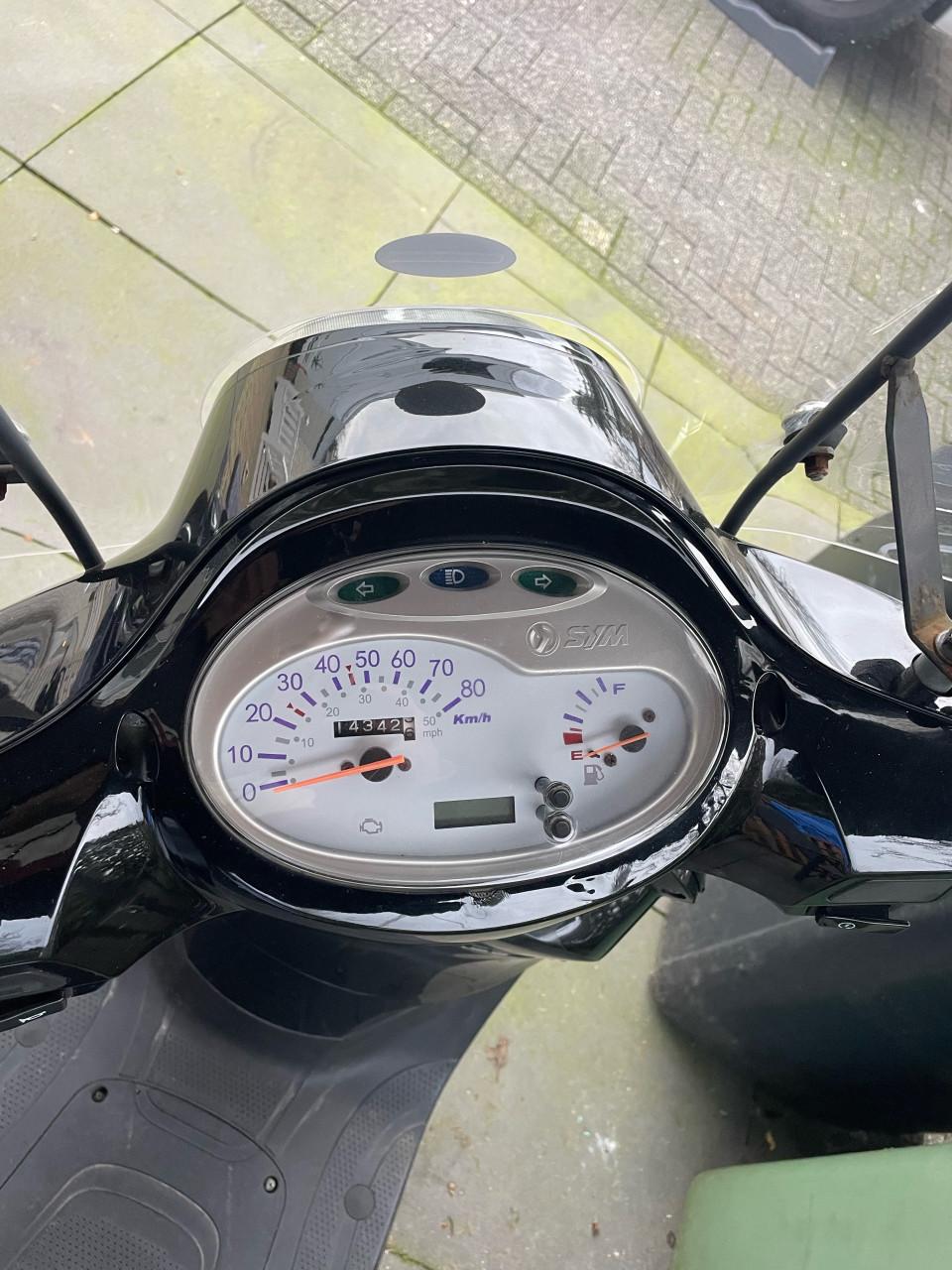 2 scooters te koop kymco vitality en sym fiddle