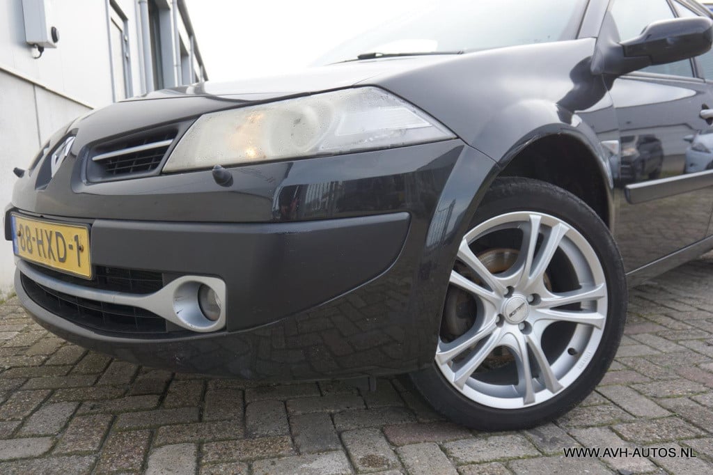 Renault Megane 2.0-16v tech line