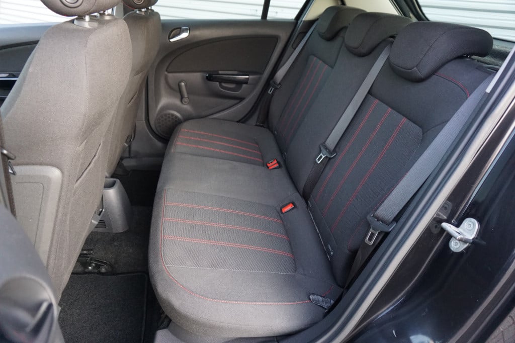Opel Corsa 1.4-16v sport airco / cruise / elektr. ramen / trekhaak / nap