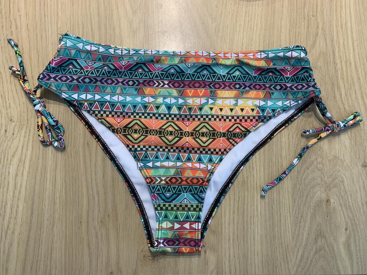 Vrolijke bikini maat M