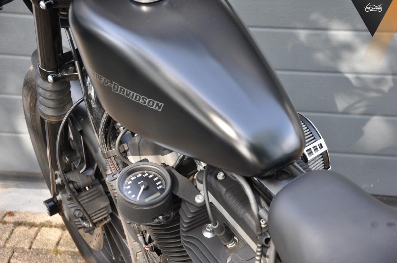 Harley Davidson XL 883 N Sportster Iron mooi aangepast!