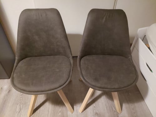 2 eetkamerstoelen