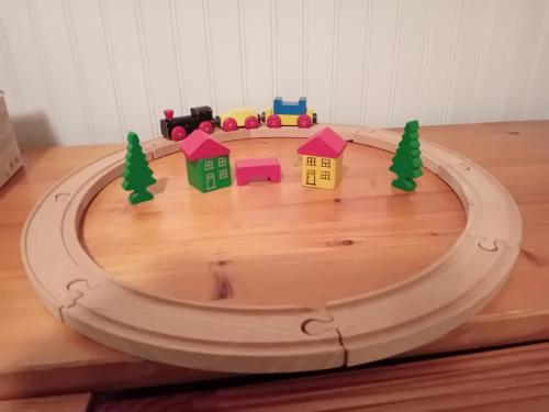 Houten rails/ weg met trein en heel veel extra's