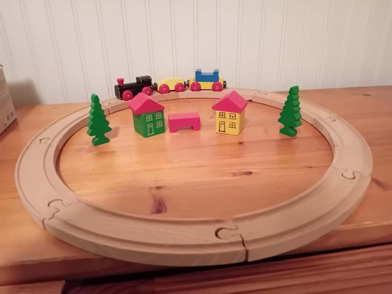 Houten rails/ weg met trein en heel veel extra's