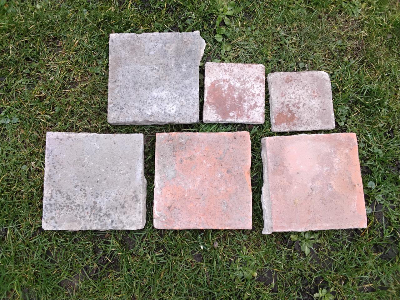 Oud hardsteen en oude gebakken plavuizen