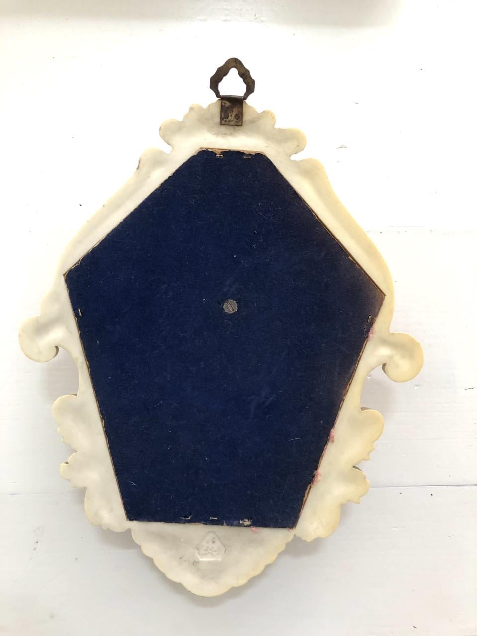 Mooie brocante kunststof barok lijstje/hanger met engel figuurtje