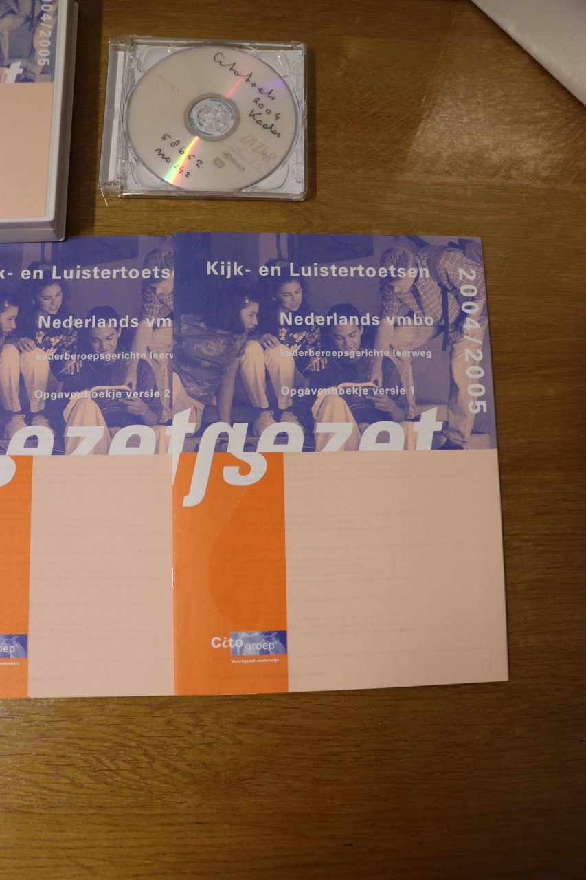 Kijk- en luistertoets Nederland Basisberoepsgerichte leerweg 2004/2005