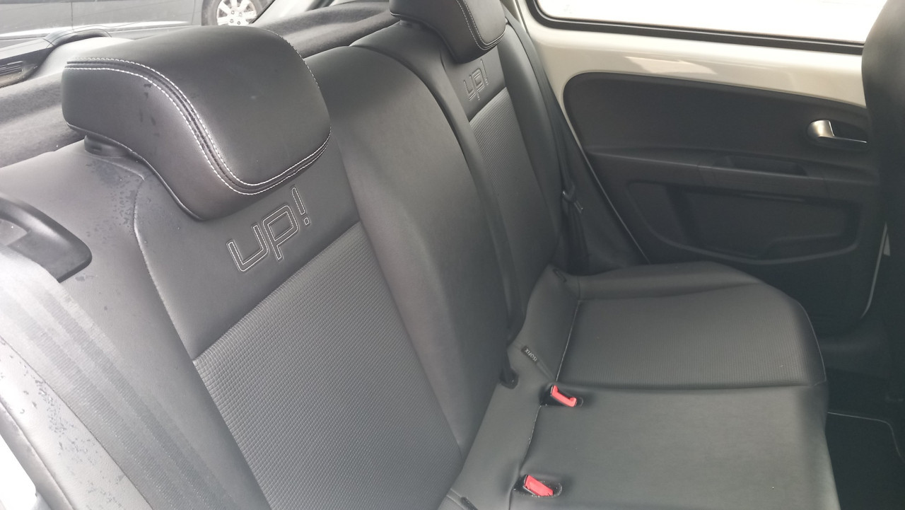 Volkswagen UP 1.0 high up! BleuMotion 5drs bj:2013 airco-panoramadak !!