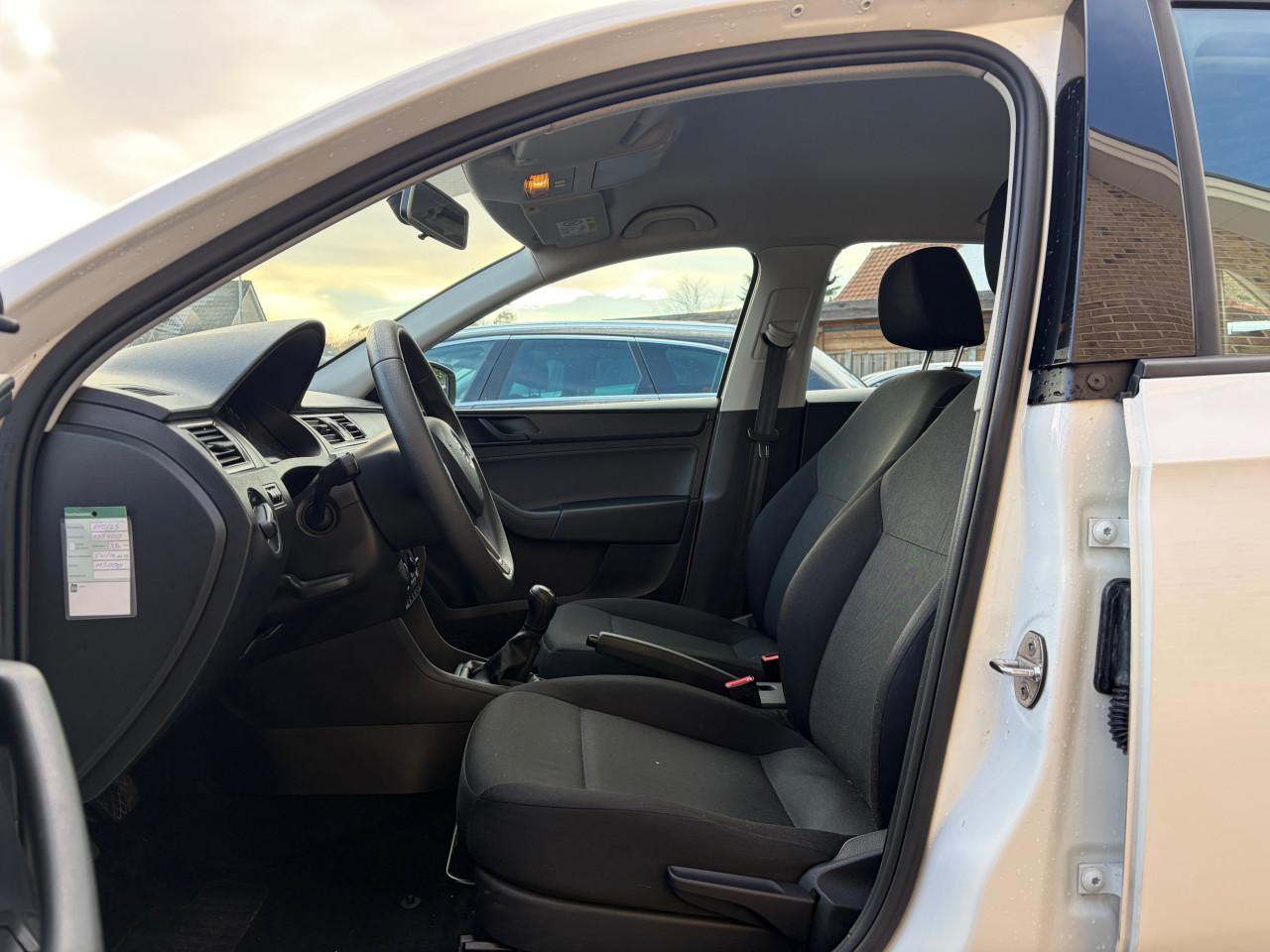 Skoda Rapid 1.2tsi 107Dkm Airco Navigatie Carplay isofix