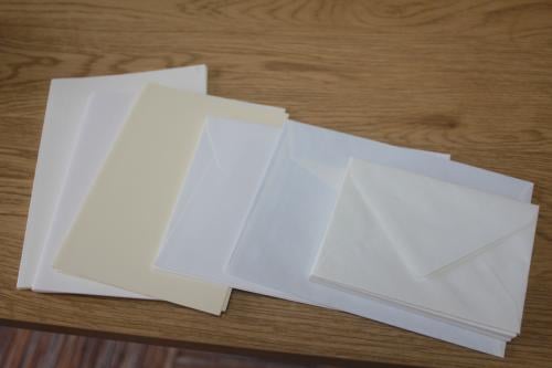 Kaartjes en enveloppen