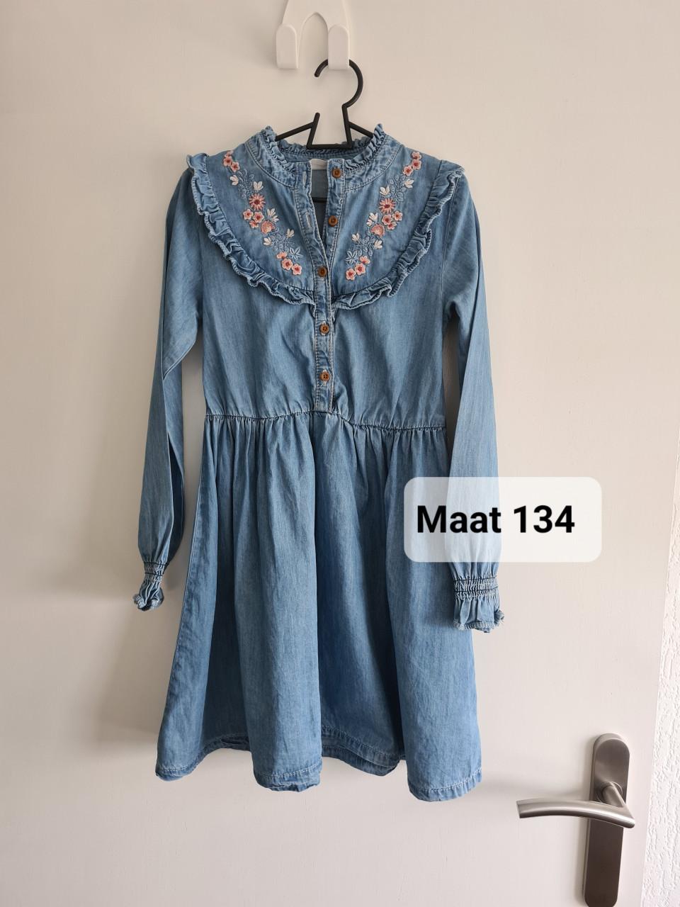 Licht blauw spijkerjurkje van Happy Girls Club  Maat 134