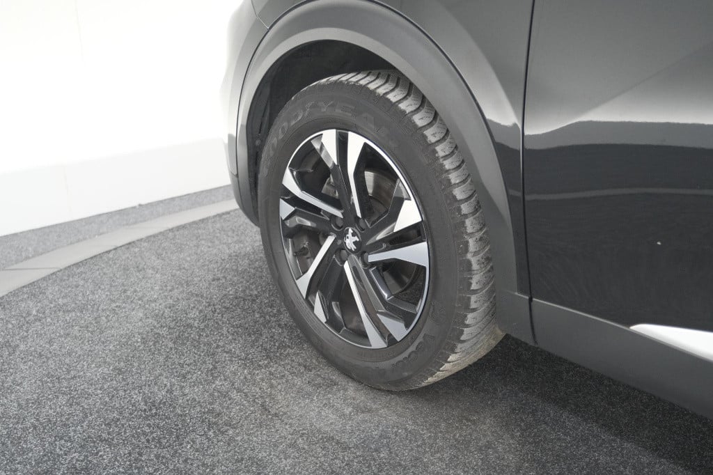 Peugeot 2008 puretech 130 blue lease allure | camera | navigatie | apple ca