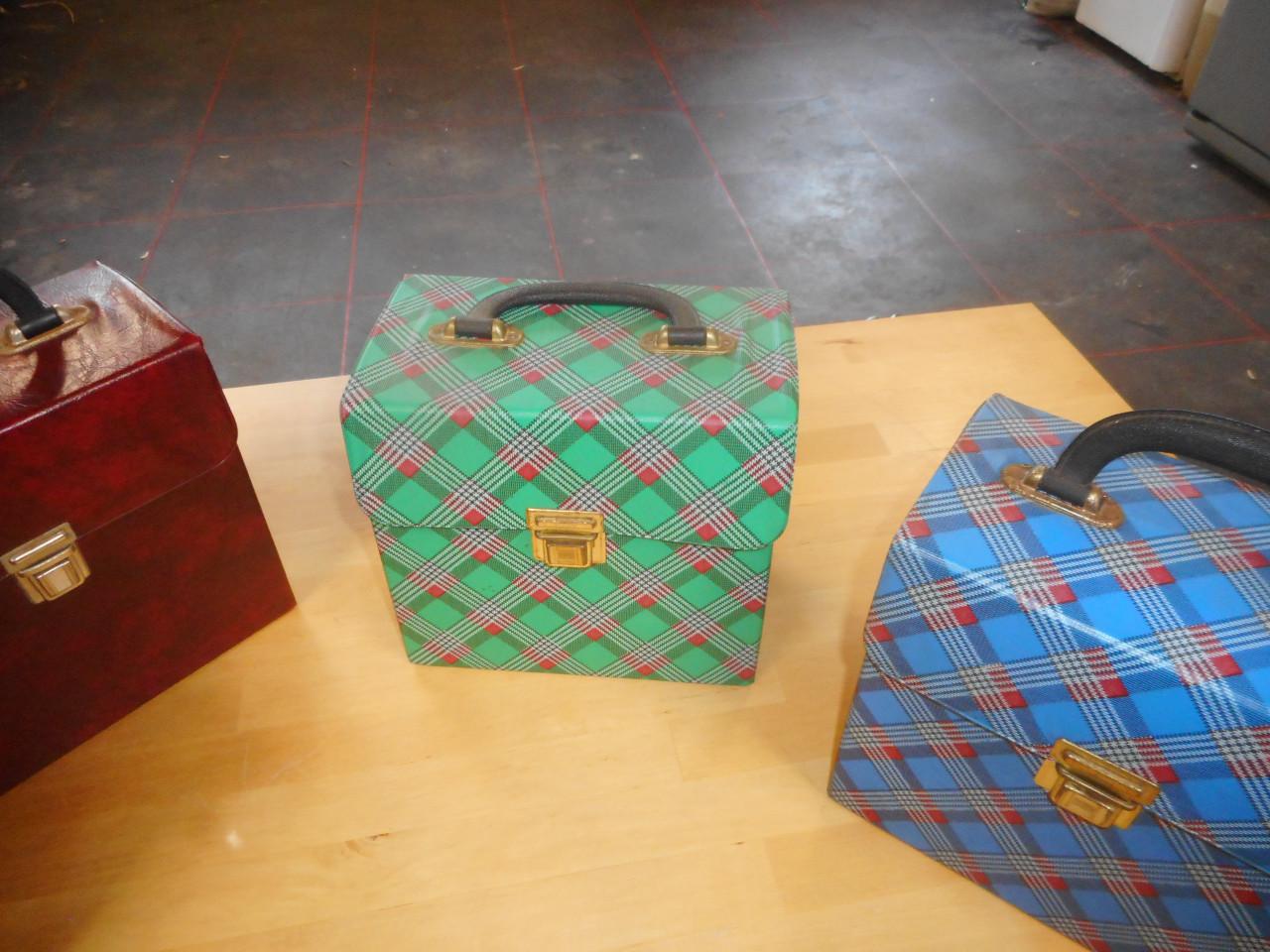 4 vintage kofertjes voor singels