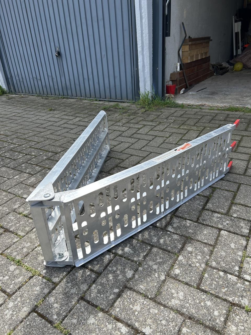 Aanhanger voor motor en fietsen