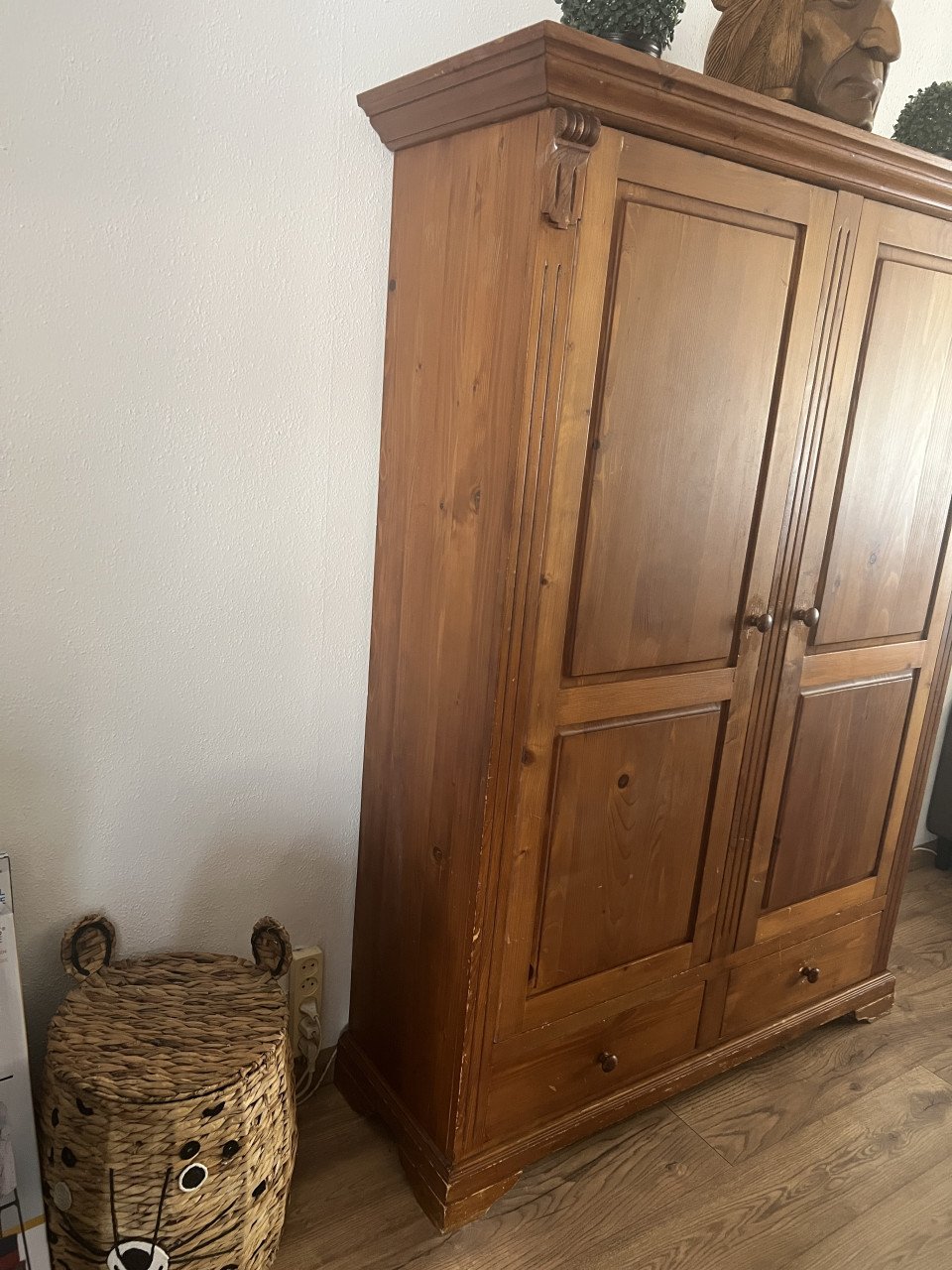 Grenen kast.  VERKOCHT