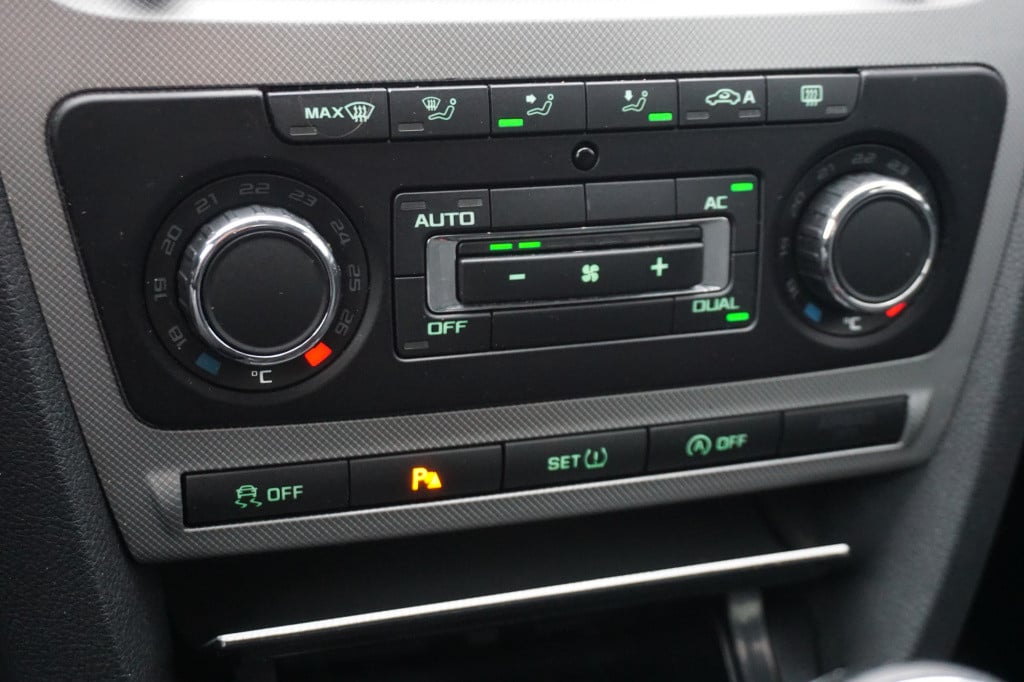 Skoda Octavia combi 1.4 tsi greentech elegance business line airco / navi /