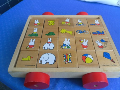 HOUTEN NIJNTJE KARRETJE MET BLOKKEN ENZ