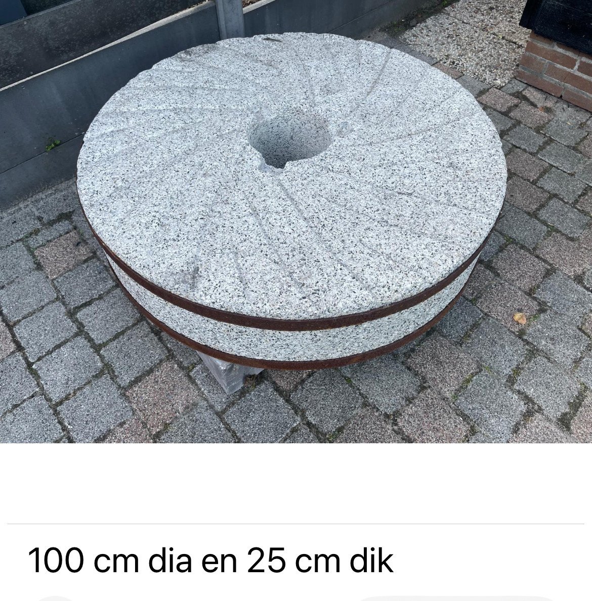 Betonnen molensteen