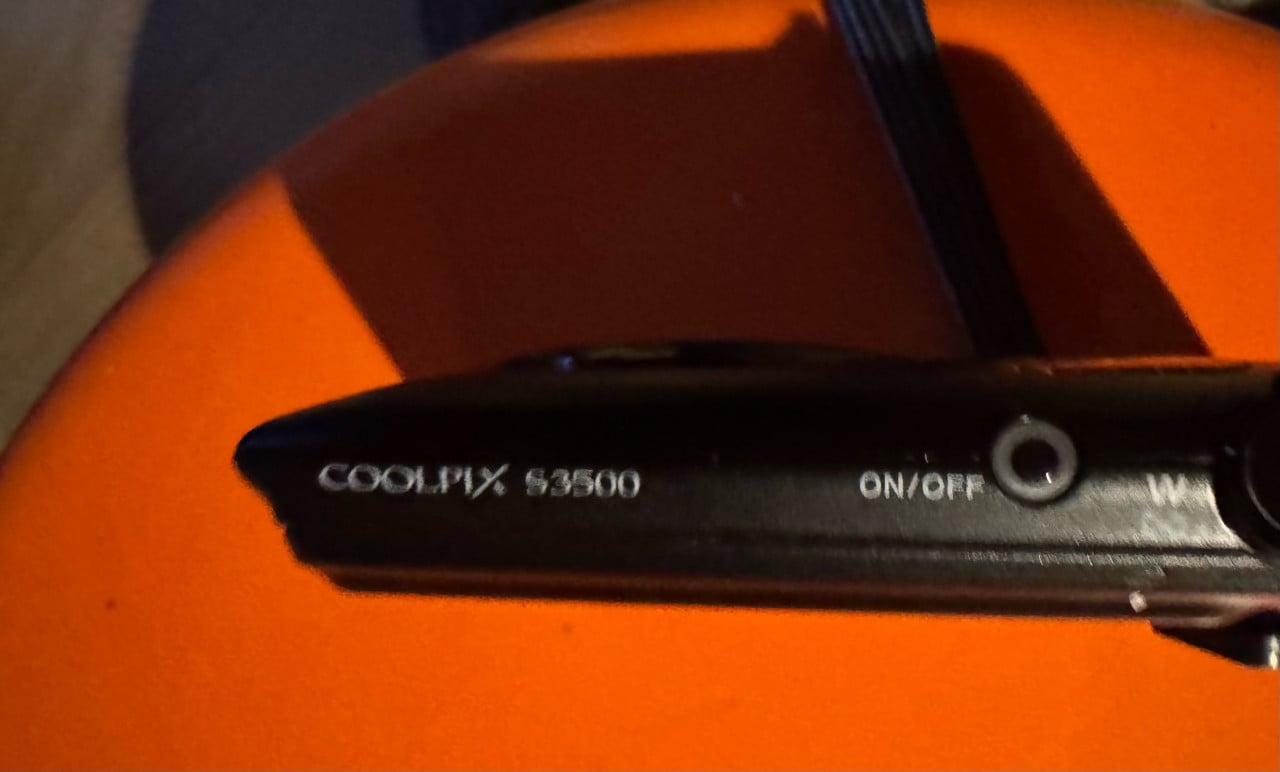 Nikon coolpix s 3500 camera