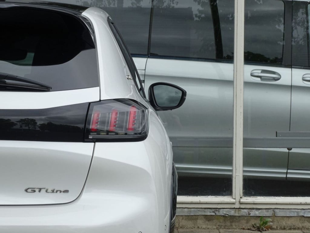 Peugeot 208 1.2 puretech gt-line automaat | pano | stoelverwarming