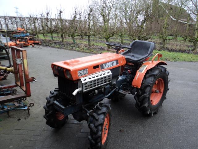 Kubota compact trekker + ferrari diesel frees