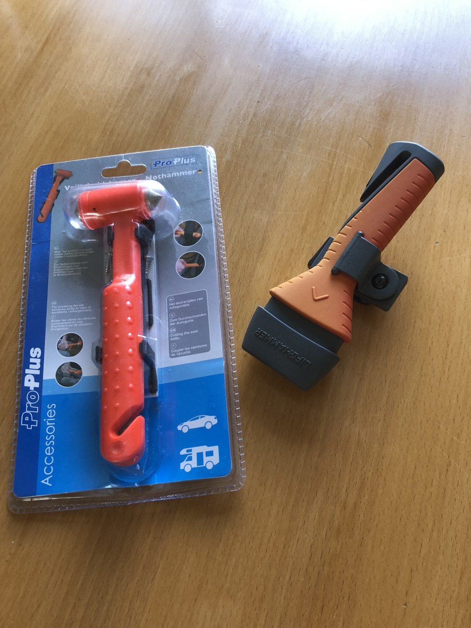 Te koop veiligheids hamers voor in de auto.(nieuw).