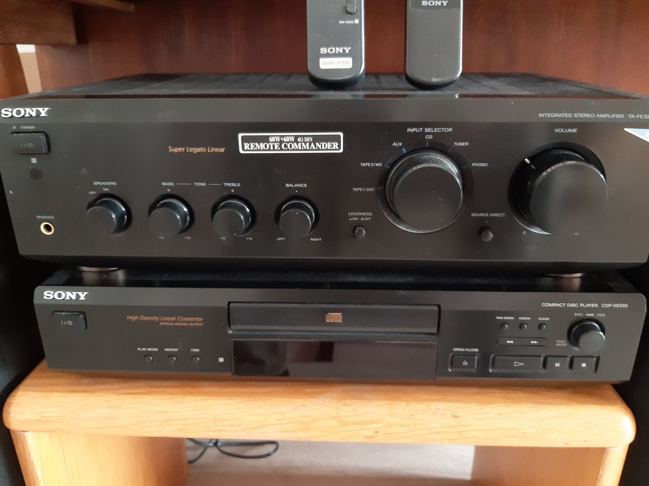 Sony cd-speler, versterker en boxen